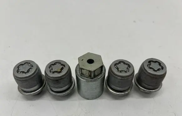 Toyota Yaris XP210 Anti-theft wheel nuts and lock 