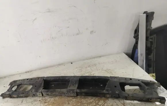 Volkswagen Golf III Front bumper cross member