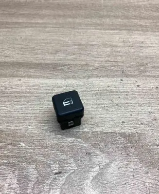 BMW 5 E39 Central locking switch button 8360828