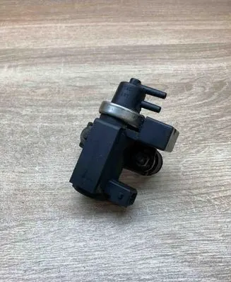 BMW 5 E39 Vacuum valve 2247906