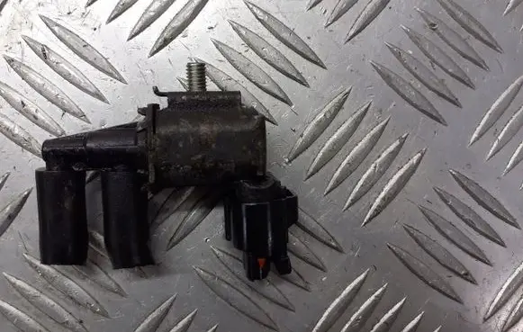 Subaru Legacy Valve vacuum K5T48479