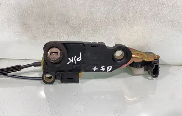 Volkswagen PASSAT B5.5 Tailgate exterior lock 3b9827297a