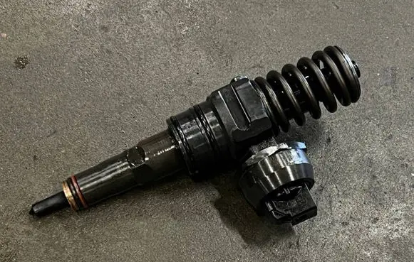 Skoda Octavia Mk2 (1Z) Fuel injector 038130073AG