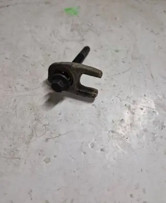Renault Laguna III Fuel Injector clamp holder 