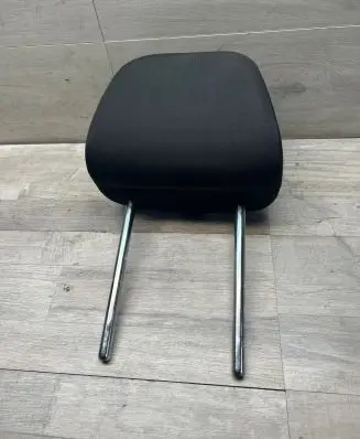 Volkswagen Jetta VI Front seat headrest 