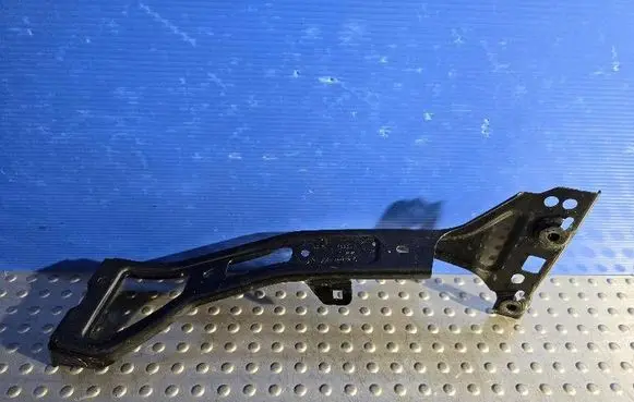 Audi A4 S4 B9 Fender mounting bracket 8W0821135C