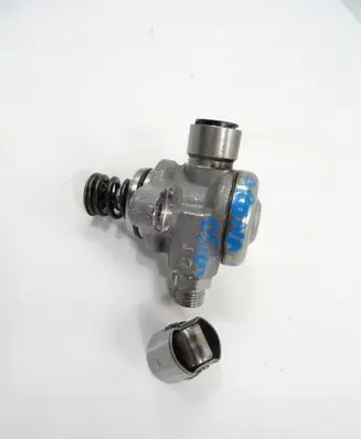 Seat Arona Fuel injection high pressure pump 04E127027N