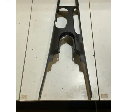 Ford Mustang VI Center console FR3B63044E50A