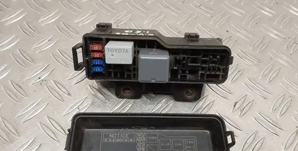 Toyota Corolla Verso AR10 Fuse box set