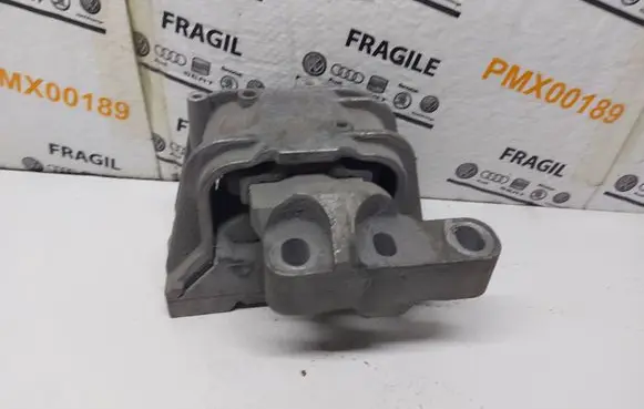 Volkswagen PASSAT B6 Engine mount bracket 1K0199262