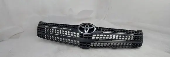 Toyota Corolla Verso E121 Front grill 5311113240