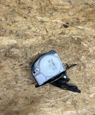 Subaru Impreza III Third row seat belt 1049968