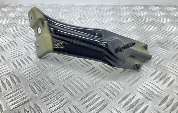 Volkswagen Scirocco Fender mounting bracket 1K8821135