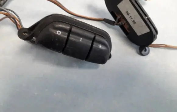 Opel Vectra B Steering wheel buttons/switches 90508669