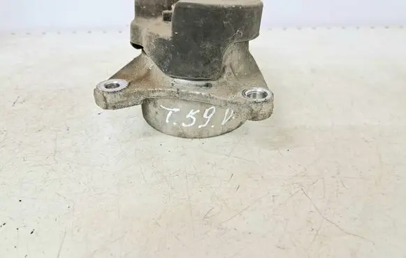 Honda FR-V Engine mount bracket