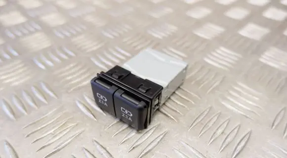 Toyota Highlander XU70 USB socket connector 855320E010