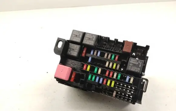 Renault Latitude (L70) Fuse module 264844