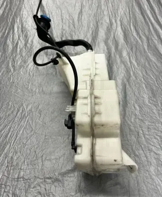 Volvo S60 Windshield washer fluid reservoir/tank 30747576 30747577 31457428