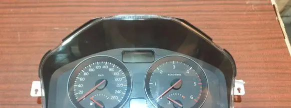 Volvo V50 Speedometer (instrument cluster) 30765310