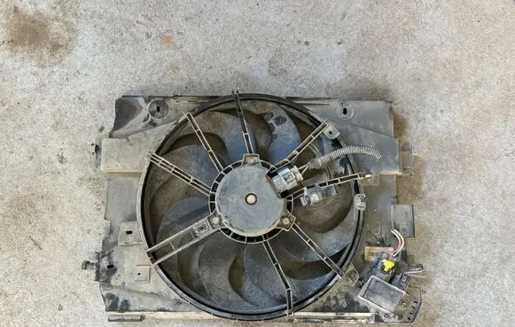 Dacia Sandero II Electric radiator cooling fan 214815012R