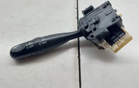 Toyota Corolla Verso E121 Indicator stalk 1736481 173753
