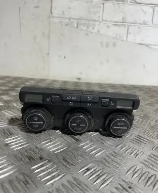 Volkswagen PASSAT B6 Climate control unit 74677581