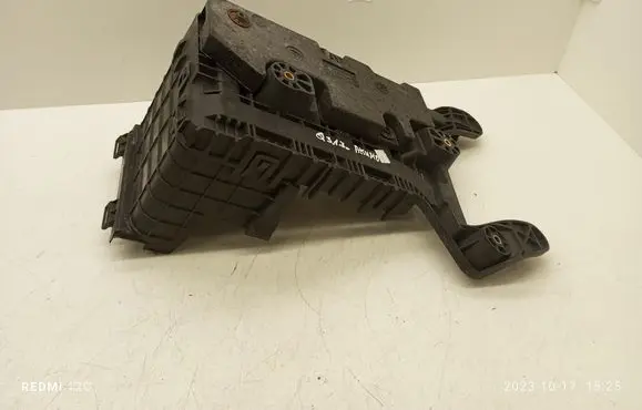 Audi Q3 8U Battery box tray 1K0915333