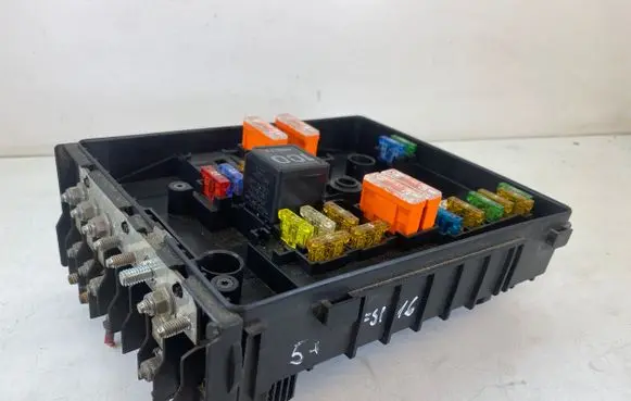 Volkswagen Golf Plus Fuse module 1K0937125