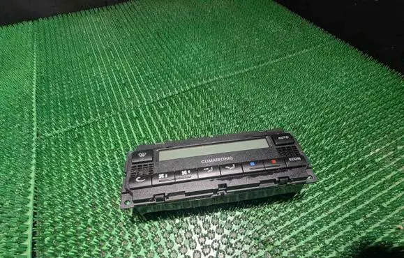 Skoda Octavia Mk1 (1U) Climate control unit 1U1907044A