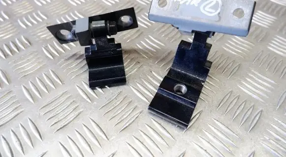 Rear door hinge set
