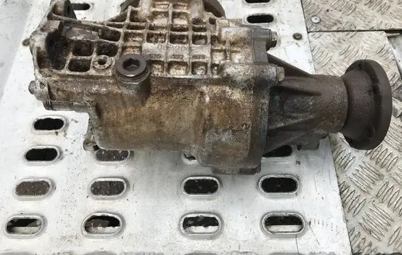 Gearbox transfer box case