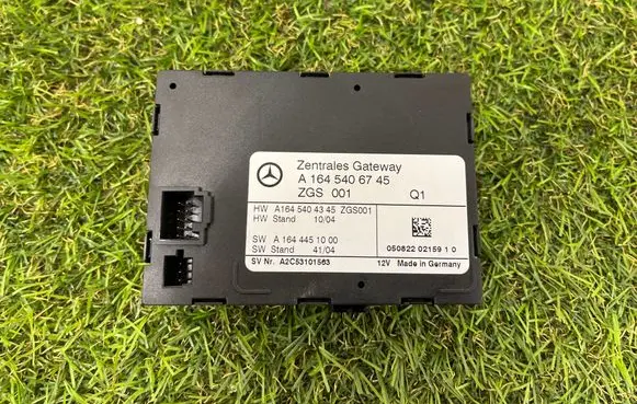 Mercedes-Benz R W251 Gateway control module A1645406745 A1644451000 A1645404345