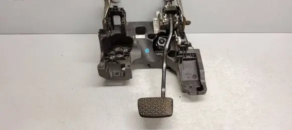 Opel Insignia A Brake pedal 13219223
