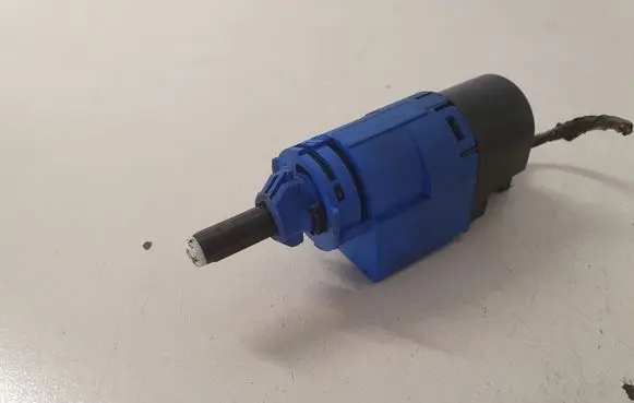 Opel Vivaro Clutch pedal sensor 253256730R