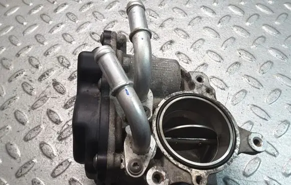Volkswagen Jetta VI Throttle valve 04L128063 04L128059 04L128063AA