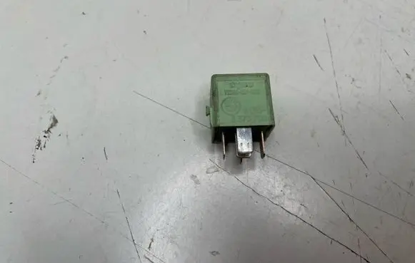 BMW 3 E46 Other relay 8373700 6136 23133B595312