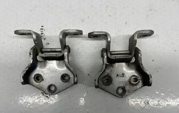 Mitsubishi Pajero Tailgate/trunk/boot hinge