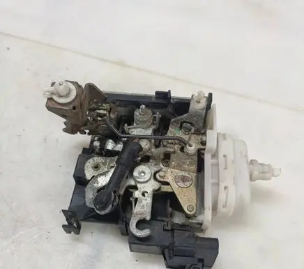 Audi A4 S4 B5 8D Front door lock 8D1837015F