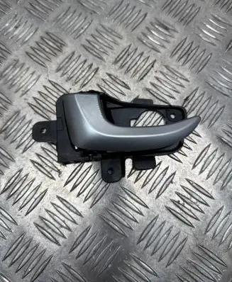 Hyundai i30 Front door interior handle 82613GD000