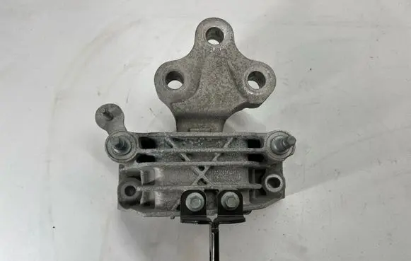 Chrysler Pacifica Gearbox mount P68224742AB D010709516