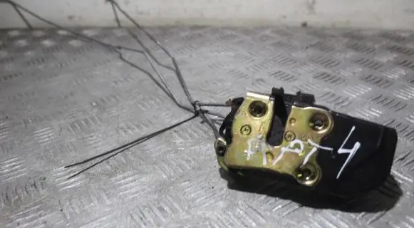 Chrysler 300M Rear door lock