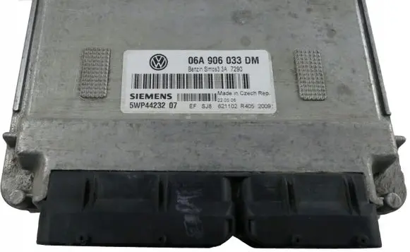 Skoda Octavia Mk2 (1Z) Engine control unit/module 06A906033DM 5WP4423207