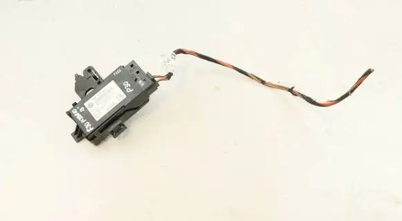 BMW 3 F30 F35 F31 Seat heating relay 9216468 61359216468 01551585