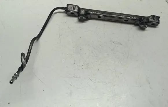 Toyota RAV 4 (XA40) Fuel distributor 15C26