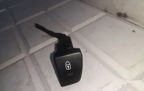 Peugeot 5008 Other switches/knobs/shifts 96652437XT 68767