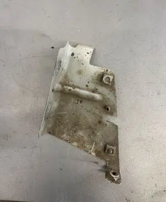 Fender mounting bracket
