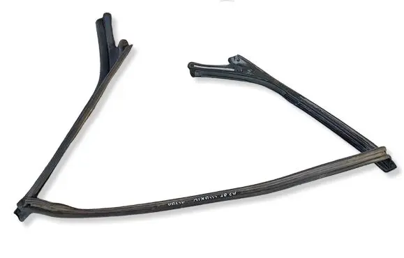 Audi A3 S3 8P Rubber seal front door window/glass 