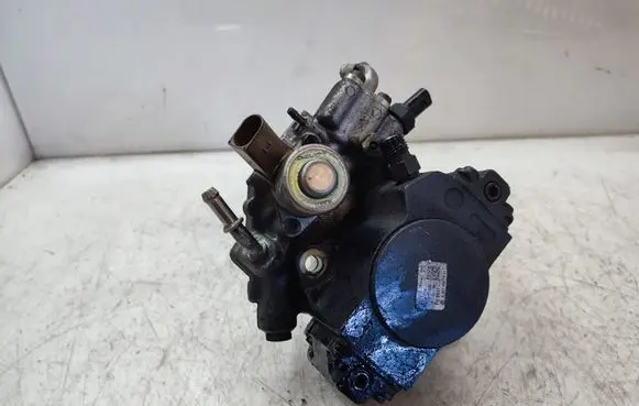Infiniti Q50 Fuel injection high pressure pump A6510701801