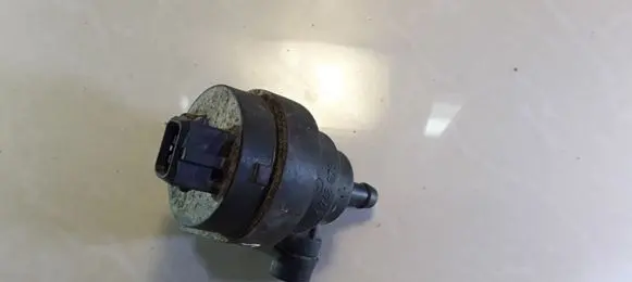 BMW 5 E39 Vacuum valve 1748875