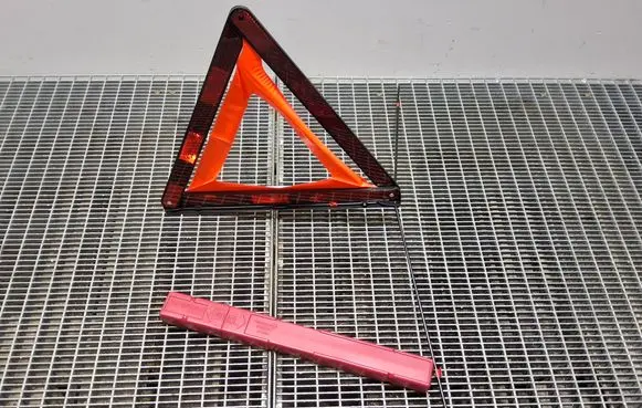 Audi A6 C7 Emergency warning sign 8K0860251